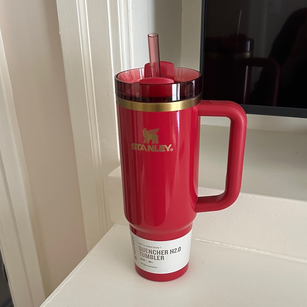 Stanley Bold Red Quencher H2.0 Tumbler 30oz